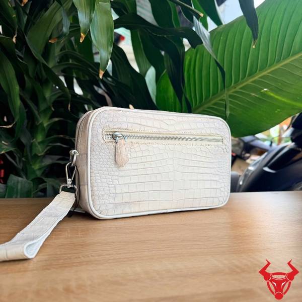 Túi clutch cầm tay nam da bụng cá sấu CBFA8 màu bạch tạng bền đẹp.
