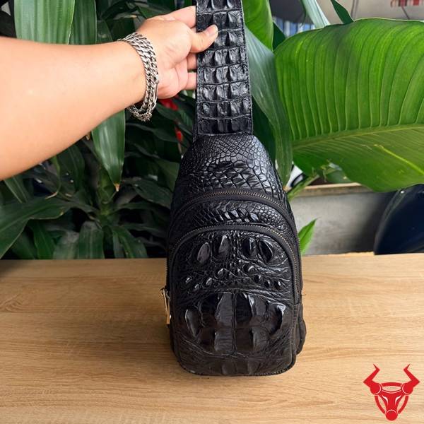Túi đeo chéo nam da cá sấu gù TFA4 phong cách doanh nhân.