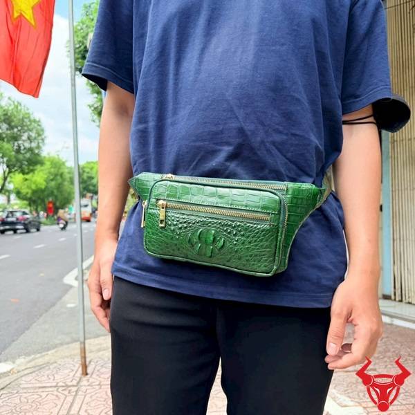 Túi đeo bụng da cá sấu gù TTAA4 tiện dụng màu xanh lá.
