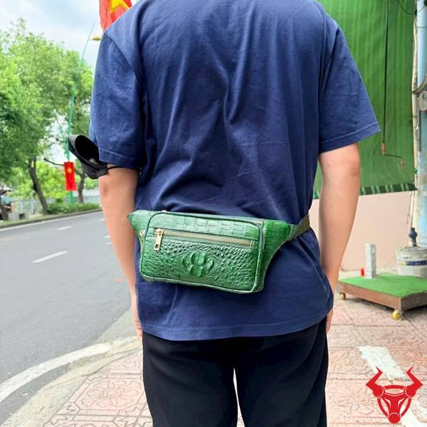 Túi đeo bụng nam da cá sấu gù TTAA4 màu xanh lá cao cấp.