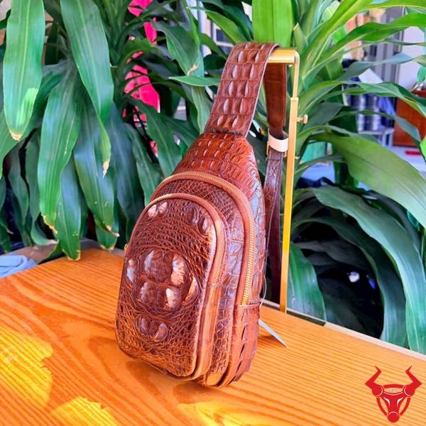 Túi đeo chéo nam da cá sấu gù TFA4 dành cho người thành đạt.