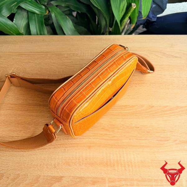 Túi Đeo Chéo Da Cá Sấu C13A8 Chế Tác Tinh Xảo Túi đeo chéo da bụng cá sấu C13A8 phong cách cao cấp.