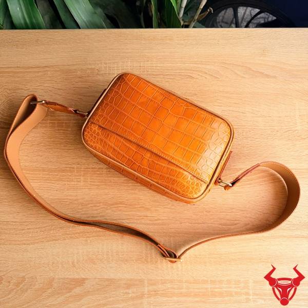 Túi Đeo Chéo Nam Da Cá Sấu Thái Lan Cao Cấp Màu Cam Túi da cá sấu C13A8 chế tác thủ công tinh xảo.