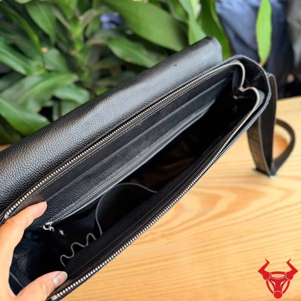Túi Messenger Da Cá Sấu TYC10 Phong Cách Hiện Đại Túi messenger da cá sấu TYC10 đa năng đựng laptop.