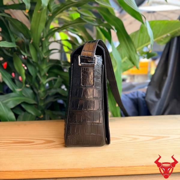 Túi Laptop Da Cá Sấu TYC10 Thời Trang Và Tiện Dụng Túi messenger da cá sấu TYC10 tiện dụng hằng ngày.