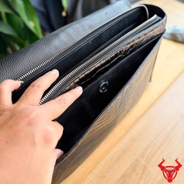 Túi Đeo Chéo Laptop 15 Inch Da Cá Sấu TYC10 Cao Cấp Túi messenger da cá sấu TYC10 sang trọng cho doanh nhân.