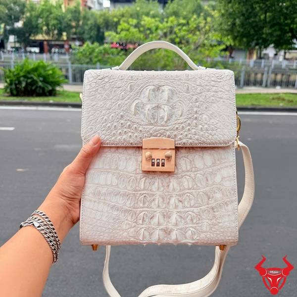 Túi đeo chéo nam da cá sấu gù TICA4-A màu bạch tạng cao cấp bền đẹp.