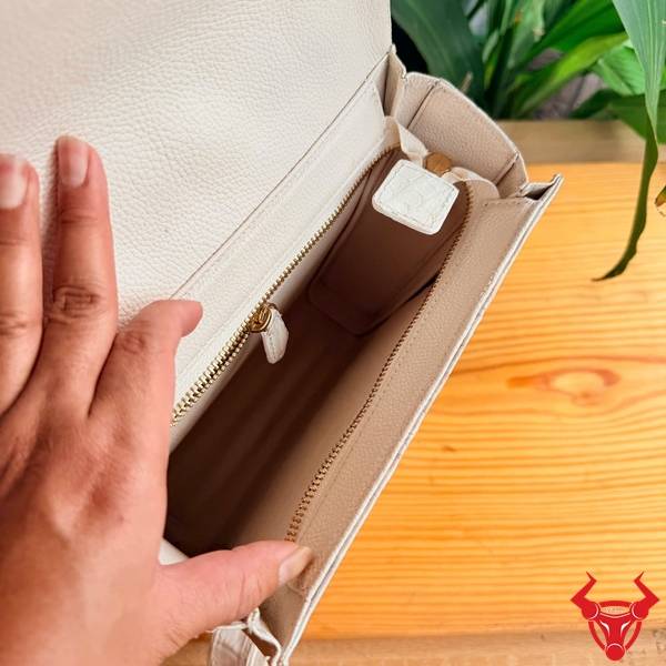 Túi xách đeo chéo nam da cá sấu gù TICA4-A màu bạch tạng độc đáo.